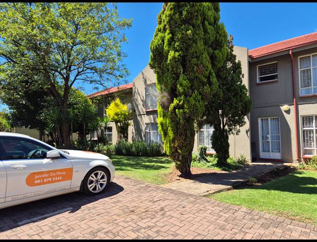 2 BEDROOM FLAT FOR SALE IN VANDERBIJLPARK SE 3